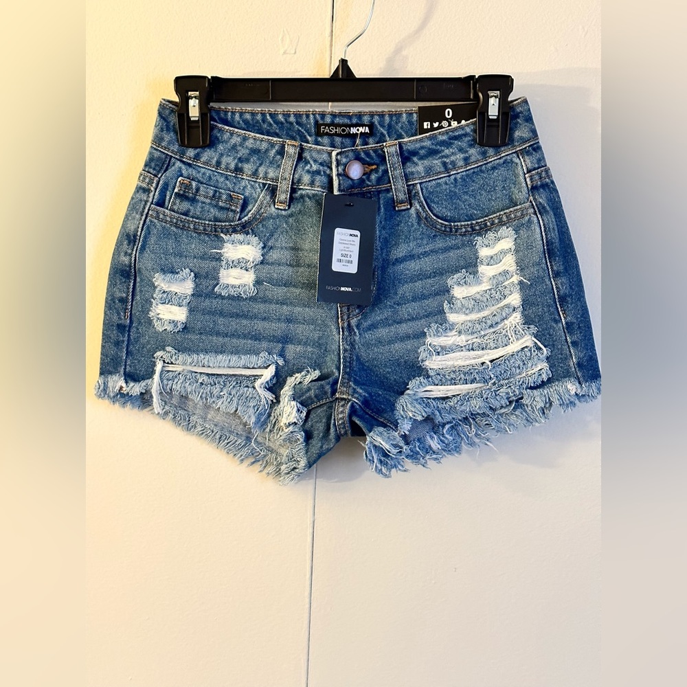 FashionNova Light Blue Wash Denim Distressed Shorts Size 0 Zero